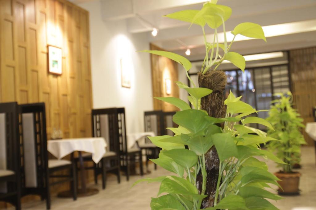 Baan Dinso Hostel@Ratchadamnoen Bangkok Esterno foto