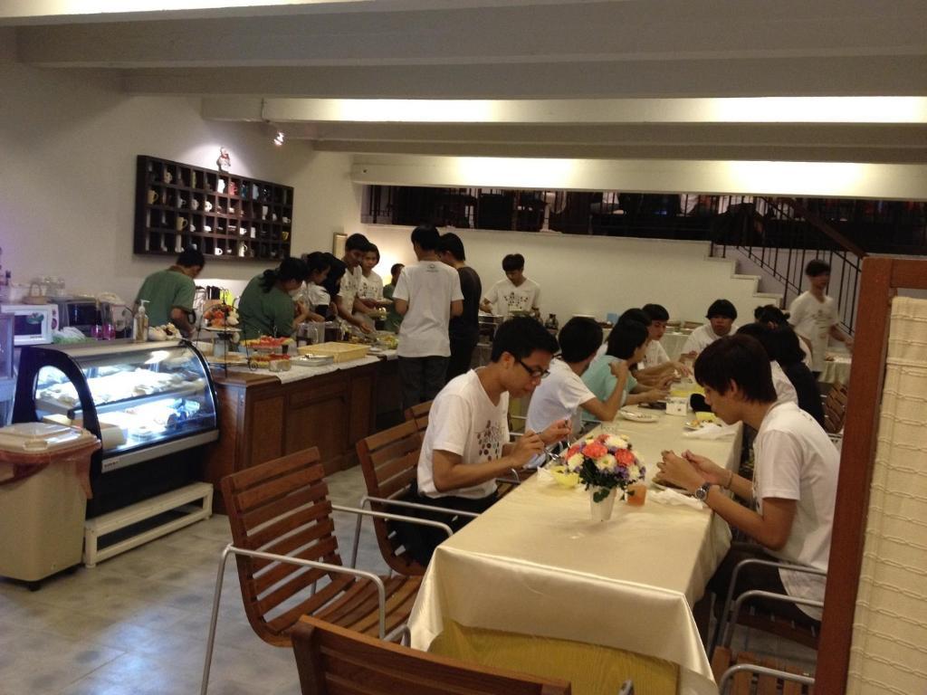 Baan Dinso Hostel@Ratchadamnoen Bangkok Esterno foto