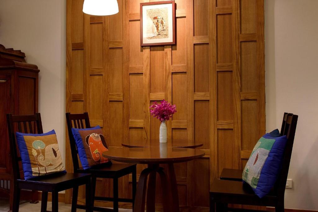 Baan Dinso Hostel@Ratchadamnoen Bangkok Esterno foto