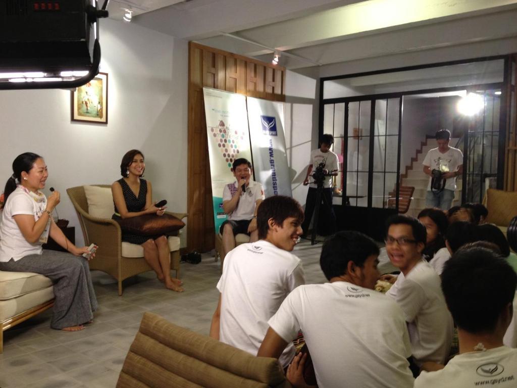 Baan Dinso Hostel@Ratchadamnoen Bangkok Esterno foto