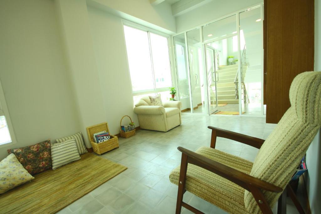 Baan Dinso Hostel@Ratchadamnoen Bangkok Esterno foto