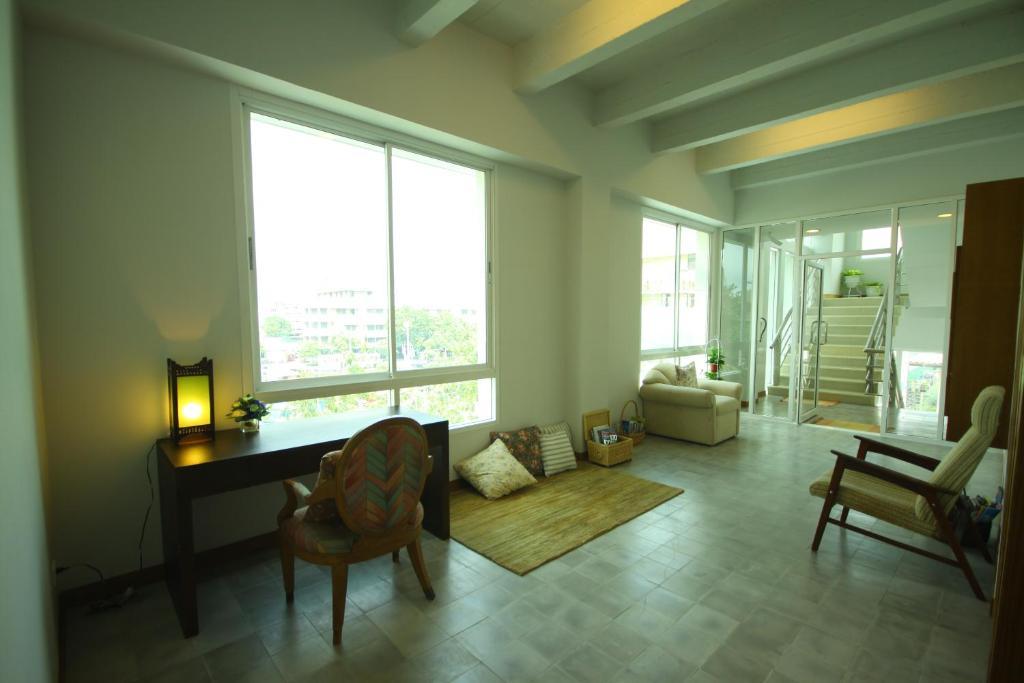 Baan Dinso Hostel@Ratchadamnoen Bangkok Esterno foto