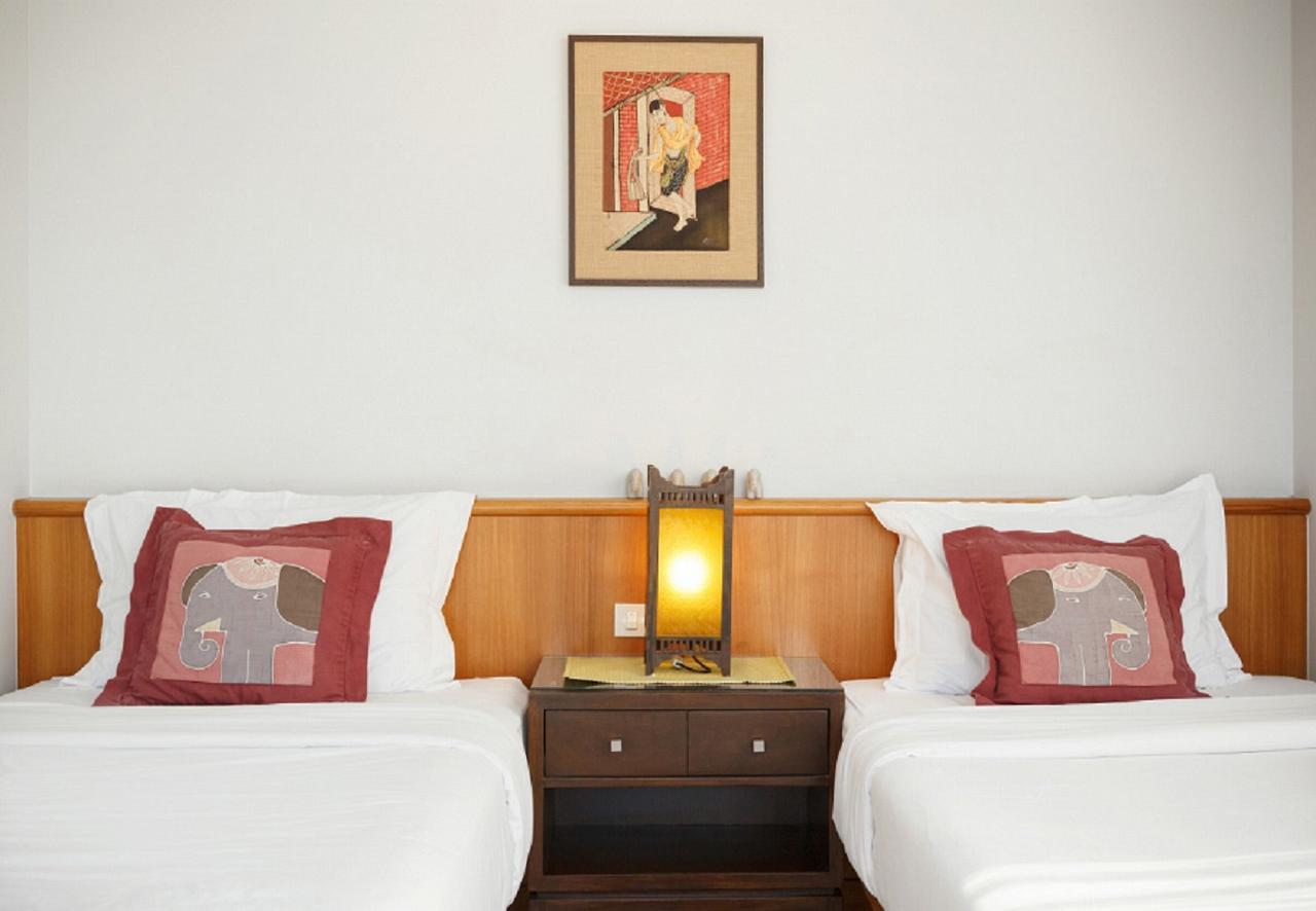 Baan Dinso Hostel@Ratchadamnoen Bangkok Esterno foto