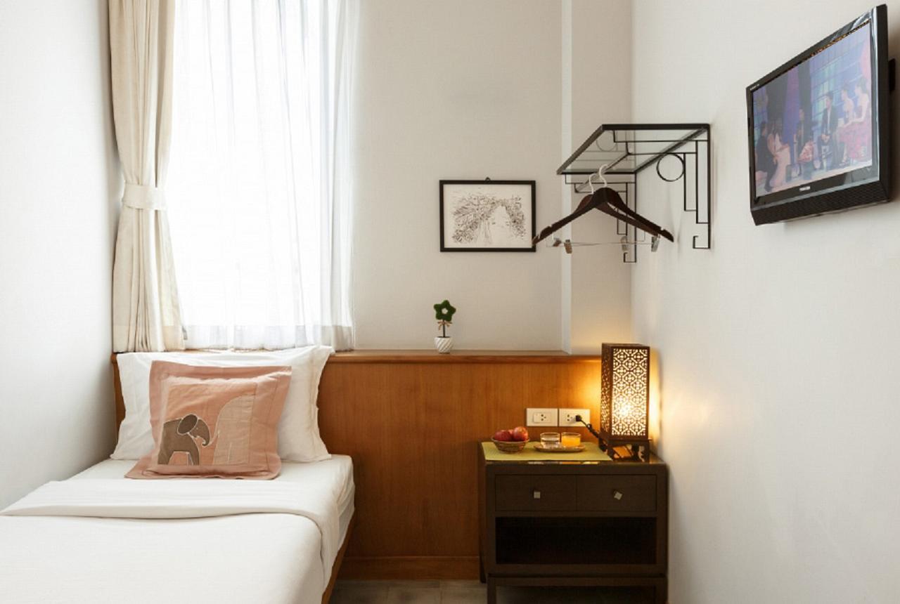 Baan Dinso Hostel@Ratchadamnoen Bangkok Esterno foto
