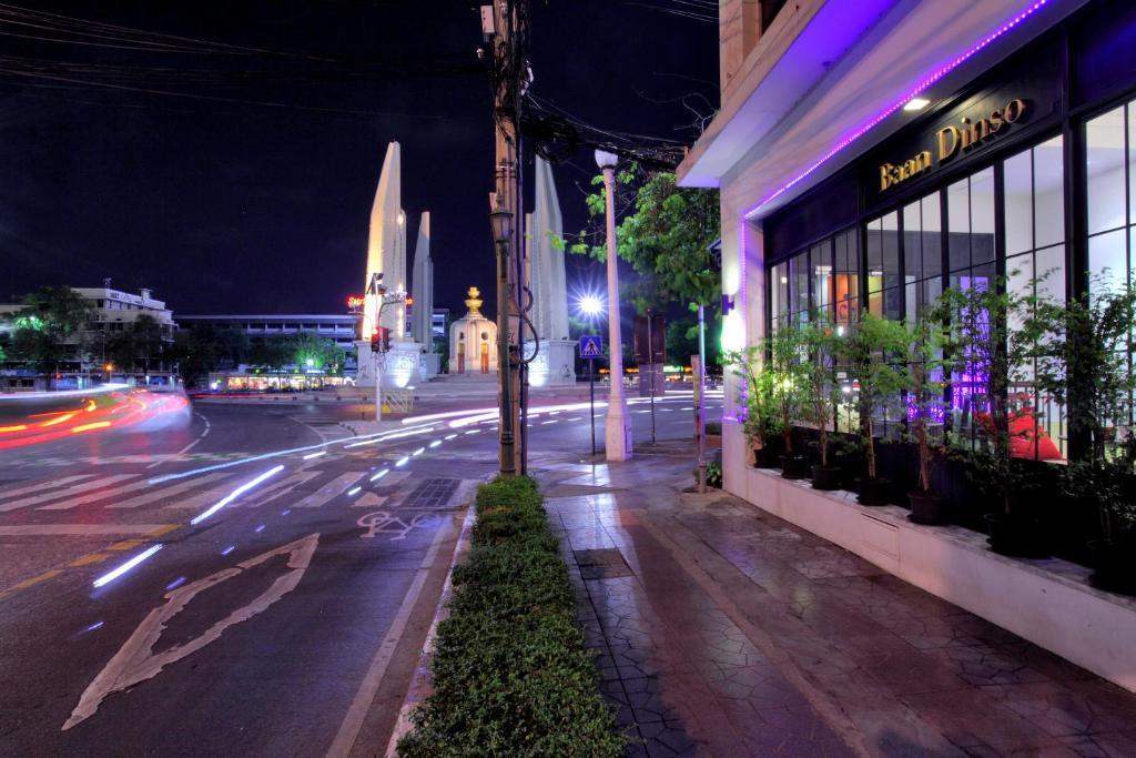 Baan Dinso Hostel@Ratchadamnoen Bangkok Esterno foto